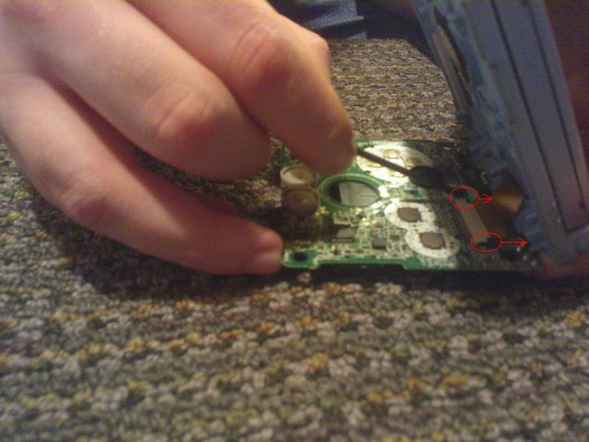 Pushing the black peg on the left side of the connector with a
				screwdriver